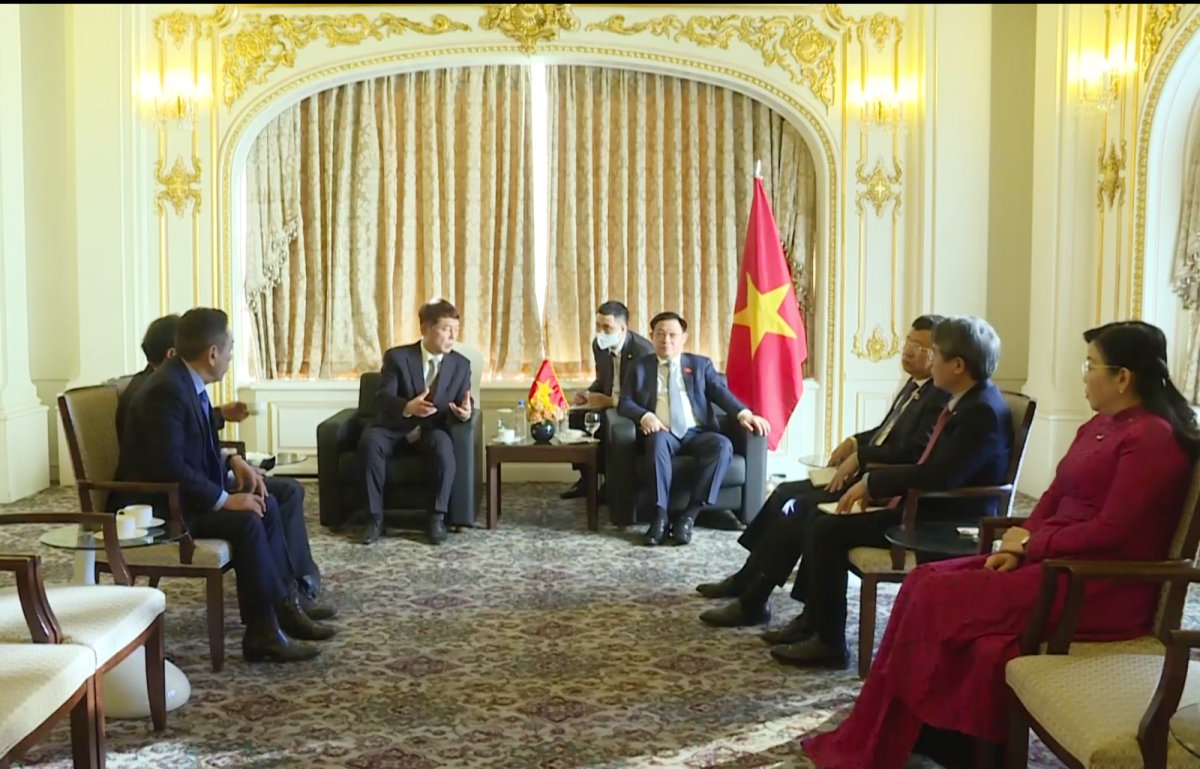 Top Vietnamese legislator meets with Democratic Party politician in Seoul
